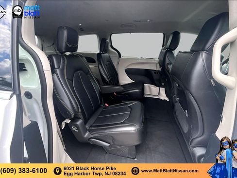 Used 2024 Chrysler Pacifica Touring-L FWD image 23
