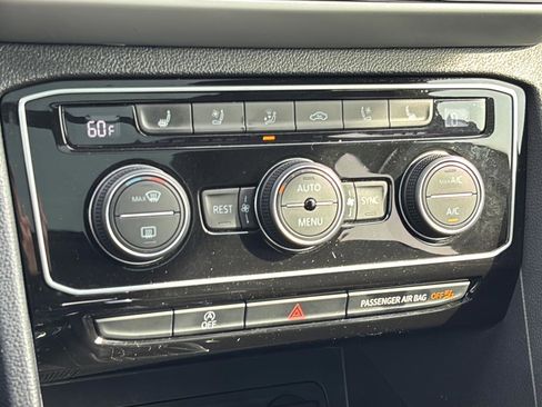 Used 2022 Volkswagen Atlas SEL Premium image 33