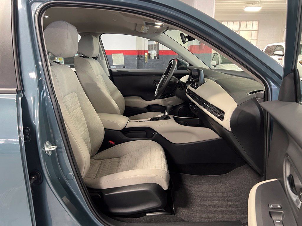 Used 2025 Honda HR-V LX image 18