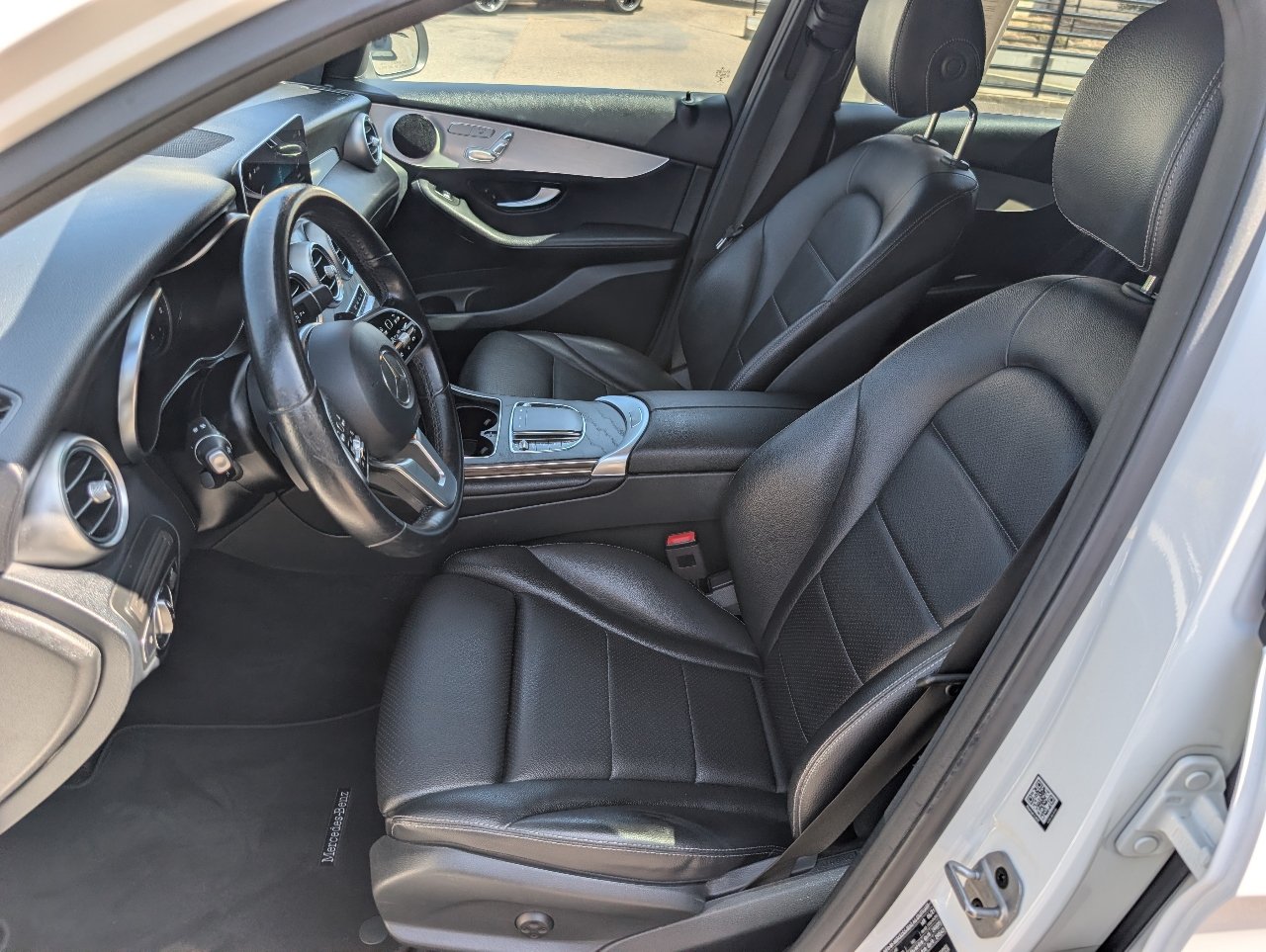 Used 2021 Mercedes-Benz GLC 300 image 2