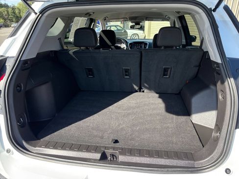 Used 2024 GMC Terrain SLE FWD image 30