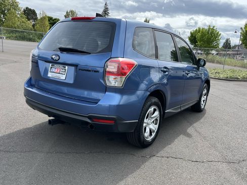 Used 2017 Subaru Forester 2.5i AWD/4WD image 5