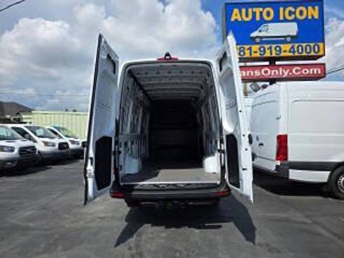 Used 2025 Mercedes-Benz Sprinter 2500 image 13