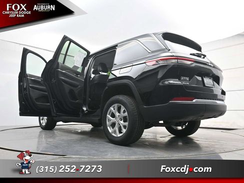 Used 2023 Jeep Grand Cherokee Limited image 36