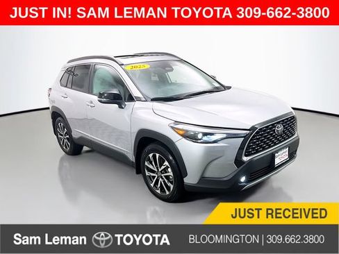 Used 2025 Toyota Corolla Cross XLE w/ Convenience Package FWD image 1
