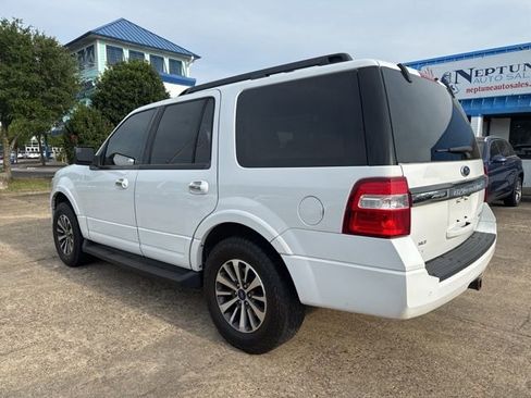 Used 2016 Ford Expedition XLT image 7
