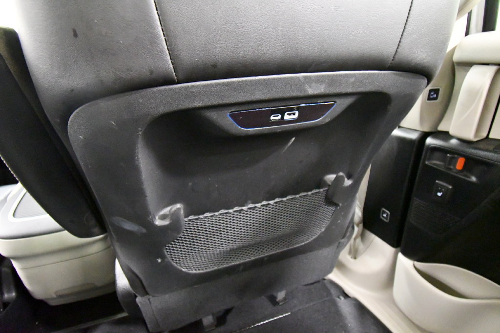 Used 2024 Chrysler Pacifica Limited FWD image 17