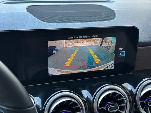 Used 2022 Mercedes-Benz GLB 250 4MATIC image 18