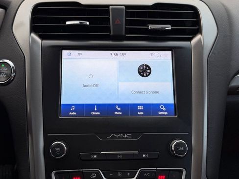 Used 2020 Ford Fusion SE image 12