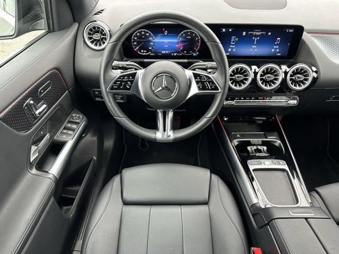 Used 2025 Mercedes-Benz GLA 250 4MATIC image 12