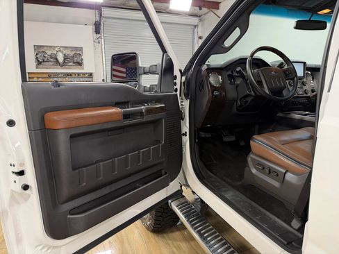 Used 2015 Ford F250 Platinum w/ FX4 Off-Road Package AWD/4WD image 12