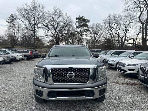 Used 2017 Nissan Titan SV image 2