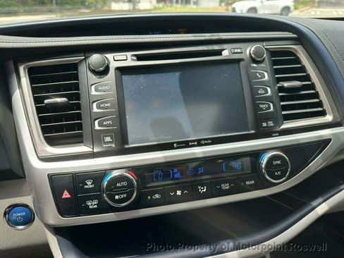 Used 2019 Toyota Highlander Limited Platinum AWD/4WD image 15