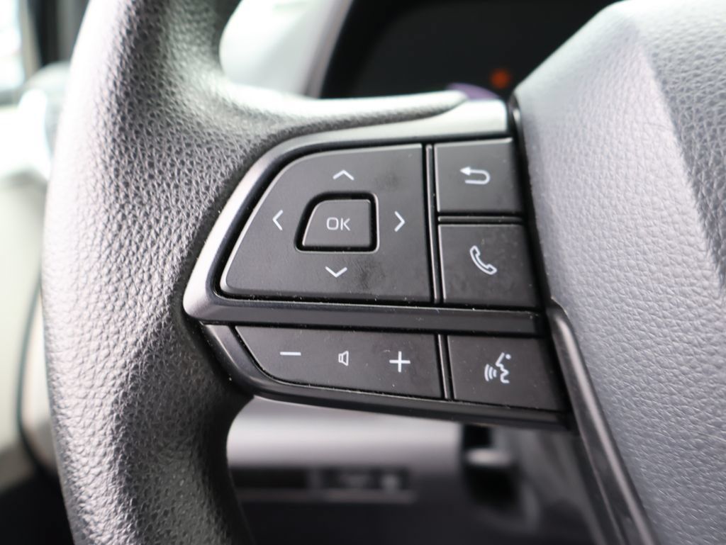 Used 2024 Toyota Sienna LE FWD image 24