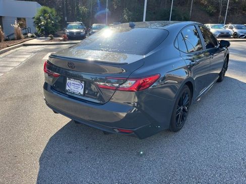 Used 2025 Toyota Camry SE image 3