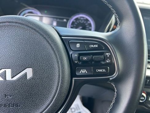 Certified 2022 Kia Niro LXS FWD image 16
