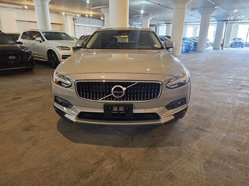 Certified 2025 Volvo V90 B6 Cross Country Plus image 6