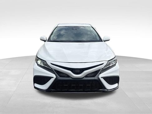 Used 2021 Toyota Camry SE FWD image 2