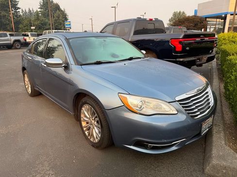 Used 2011 Chrysler 200 Limited FWD image 1