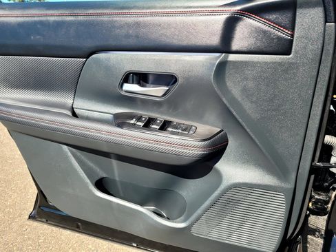 Used 2025 Nissan Kicks SR FWD image 23