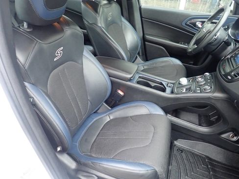 Used 2015 Chrysler 200 S image 29