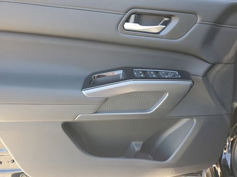 New 2026 Nissan Pathfinder SL image 11