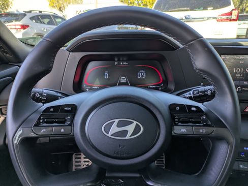 Used 2025 Hyundai Elantra Sport image 24