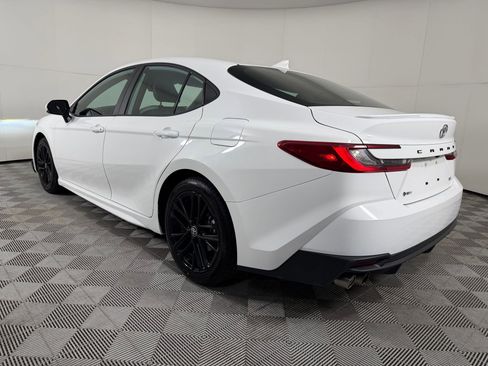 Used 2025 Toyota Camry SE FWD image 3