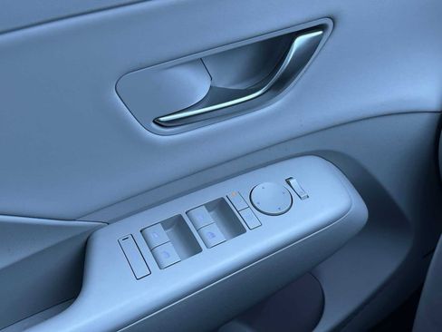 Used 2025 Hyundai Kona Limited image 34