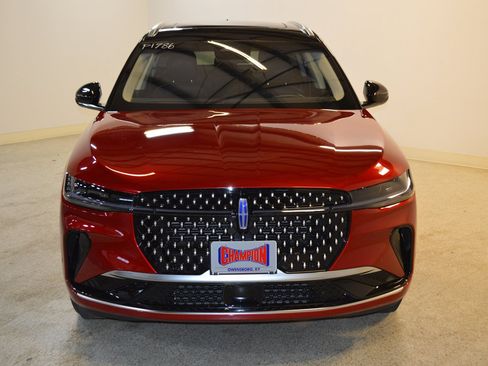 Used 2024 Lincoln Nautilus Reserve w/ Equipment Group 202A AWD/4WD image 8