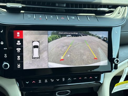 New 2026 Jeep Grand Cherokee Limited w/ Luxury Tech Group II AWD/4WD image 19