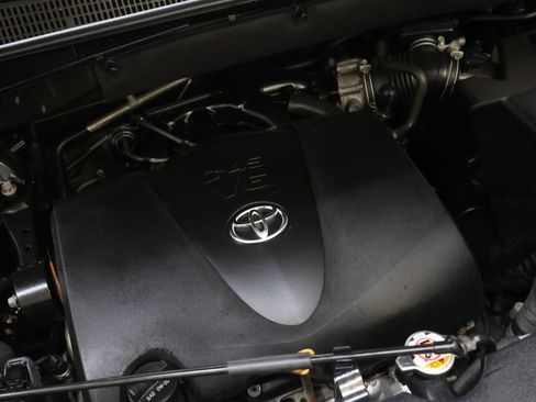 Used 2019 Toyota Highlander XLE AWD/4WD image 24
