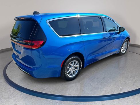 New 2026 Chrysler Pacifica Select FWD image 5