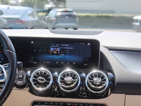 Used 2021 Mercedes-Benz GLA 250 4MATIC image 18
