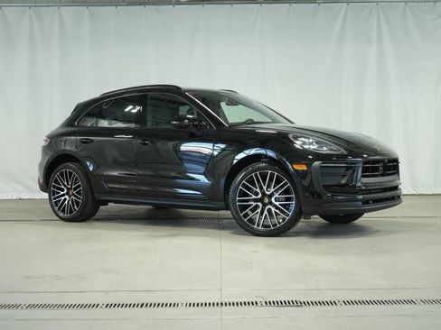Certified 2025 Porsche Macan AWD/4WD image 9