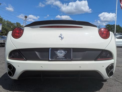 Used 2013 Ferrari California RWD image 9