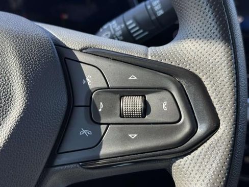 Certified 2025 Chevrolet Trax LT image 24