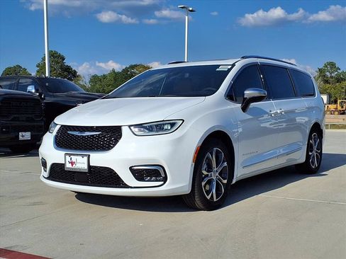 New 2026 Chrysler Pacifica Pinnacle FWD image 4