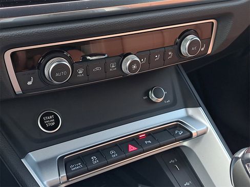 New 2025 Audi Q3 2.0T Premium image 14
