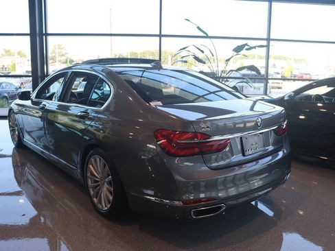 Used 2018 BMW 740i image 2