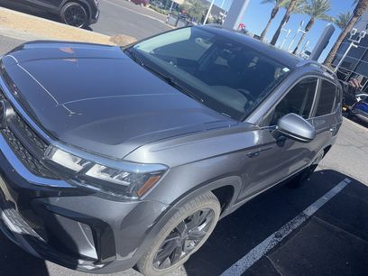 Used 2023 Volkswagen Taos SE w/ Black Wheel Package