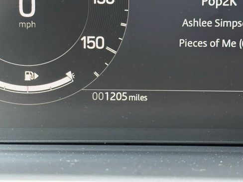 Used 2025 Land Rover Discovery S image 33