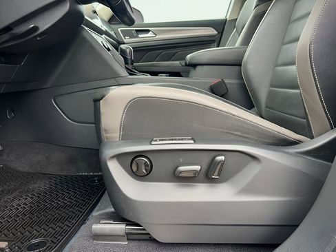 Used 2021 Volkswagen Atlas SEL Premium image 42