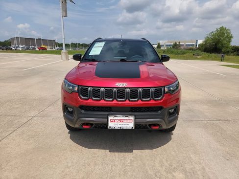 Used 2025 Jeep Compass Trailhawk AWD/4WD image 11