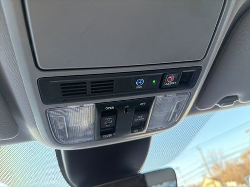 Used 2024 Honda Odyssey Elite image 11