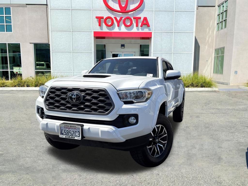Used 2021 Toyota Tacoma TRD Sport w/ Technology Package AWD/4WD image 4