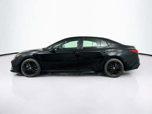 Used 2025 Toyota Camry SE FWD image 4