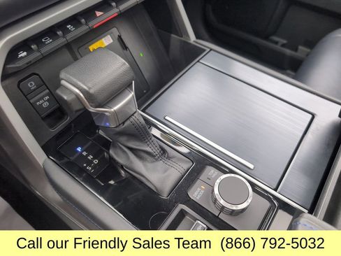 Used 2024 Toyota Tundra Platinum AWD/4WD image 24