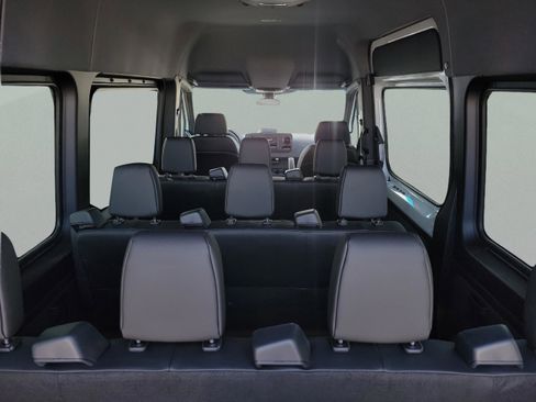 Used 2025 Mercedes-Benz Sprinter 2500 image 5