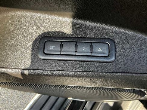 Used 2019 Chevrolet Suburban Premier image 13